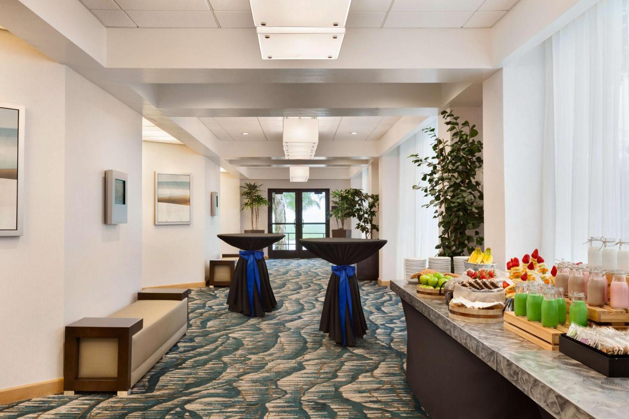 Embassy Suites San Luis Obispo Buitenkant foto