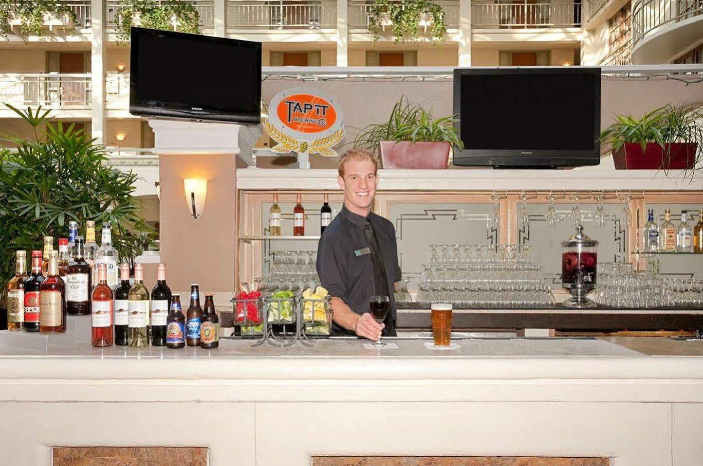 Embassy Suites San Luis Obispo Buitenkant foto